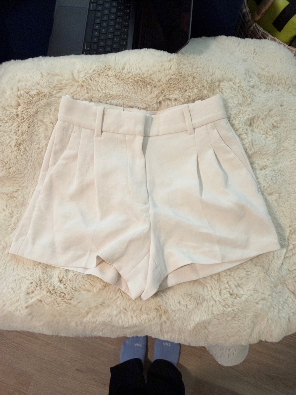 Aritzia Cream High-Waist Pleated Women's Shorts